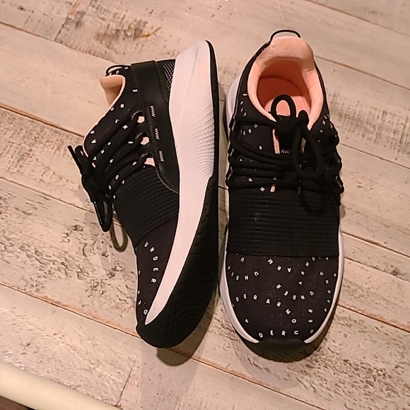 UNDER ARMOUR Women’s Black Charged Breathe MCRPRNT Shoes Size 6 - Picture 5 of 10